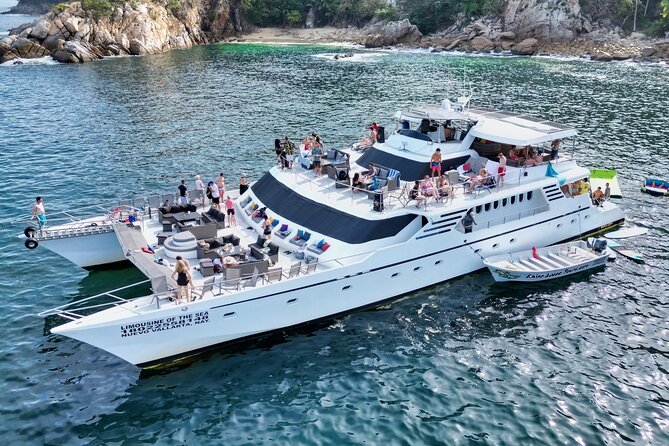 Mega Yacht ALL INCLUSIVE Yelapa Waterfall & Snorkeling Adventure - Choosing your place on the catamaran