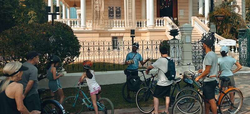Mérida: Montejo Boulevard and Historic Center bike tour - Paseo de Montejo and the Monument to the Homeland