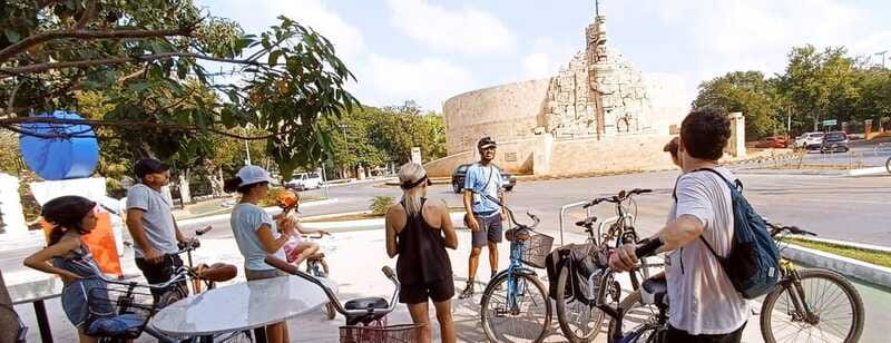 Mérida: Montejo Boulevard and Historic Center bike tour - Plaza Grande, Casa Montejo, and the cathedral