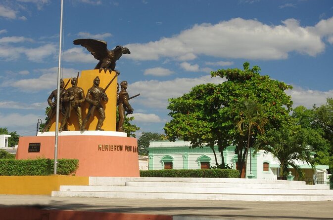 Merida Walking Food Tour. Authentic & Local Cuisine - Start at Plaza Grande, Mérida’s natural meeting point