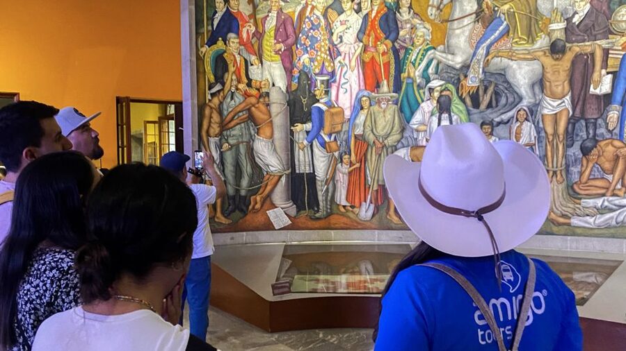 Mexico City: Chapultepec Castle and Anthropology Museum Tour - Walking, water, and the pace of the day
