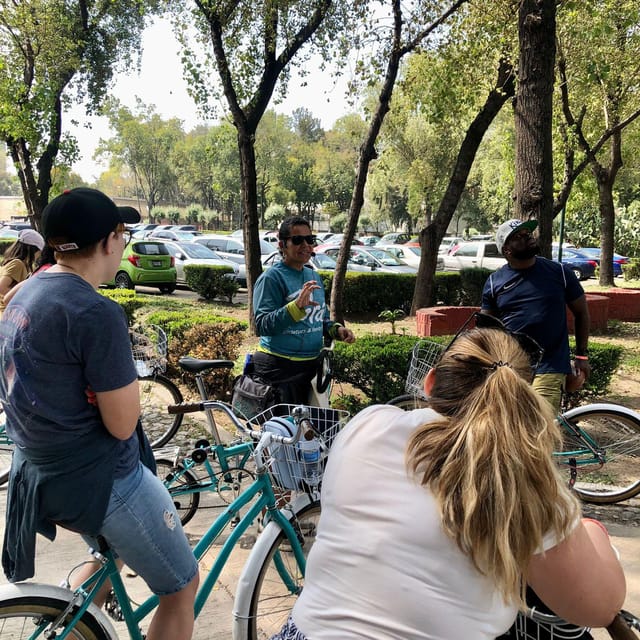 Mexico City: Chapultepec & Reforma Historic Bike Experience - The castle viewpoint and what you actually get to see