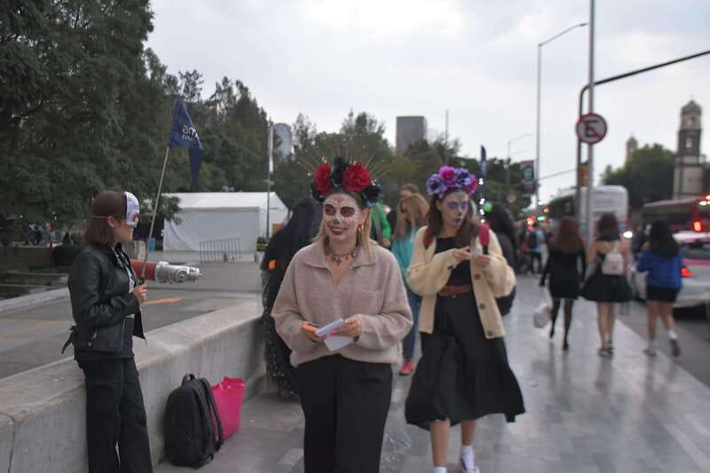 Mexico City: Day of the Dead Guided Tour - Panteón de Dolores, the heart of the evening