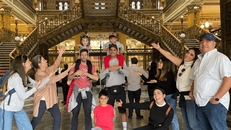 Mexico City: Guided walking tour through the most historic parts of the city. - Casa de los Azulejos and a quick architecture lesson