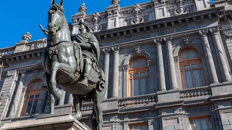 Mexico City: Historic Downtown Walking Tour - Meeting at the Zócalo before the streets fill up