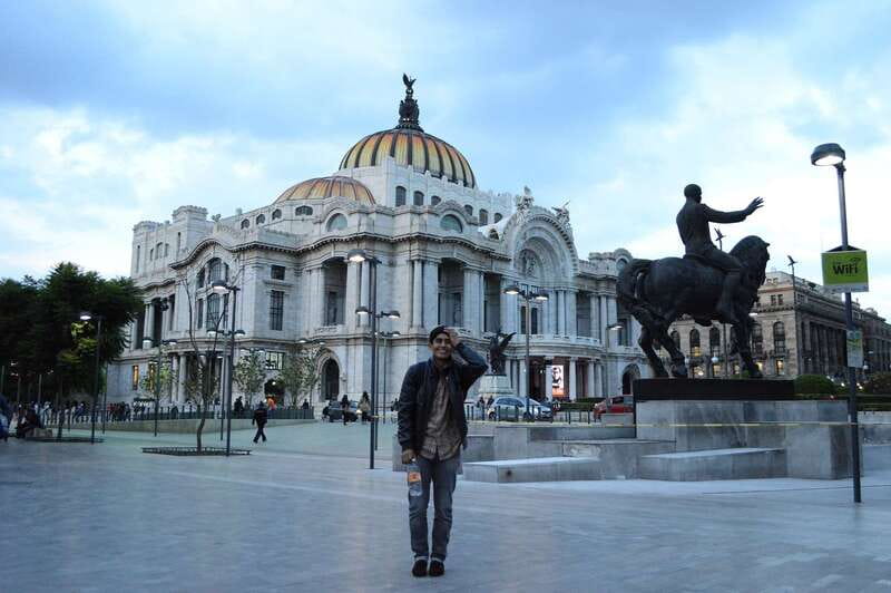 Mexico City Must-see Buildings & Palaces - A four-hour introduction to Mexico City’s grand center