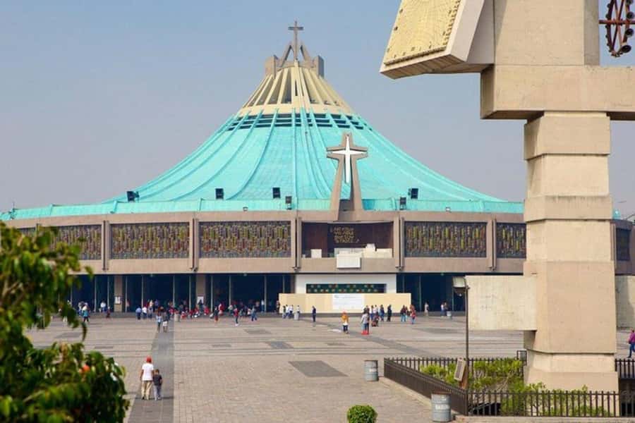 Mexico City: Teotihuacan, Tlatelolco & Guadalupe Shrine Tour - Lunch, live music, and the Mexican fiesta