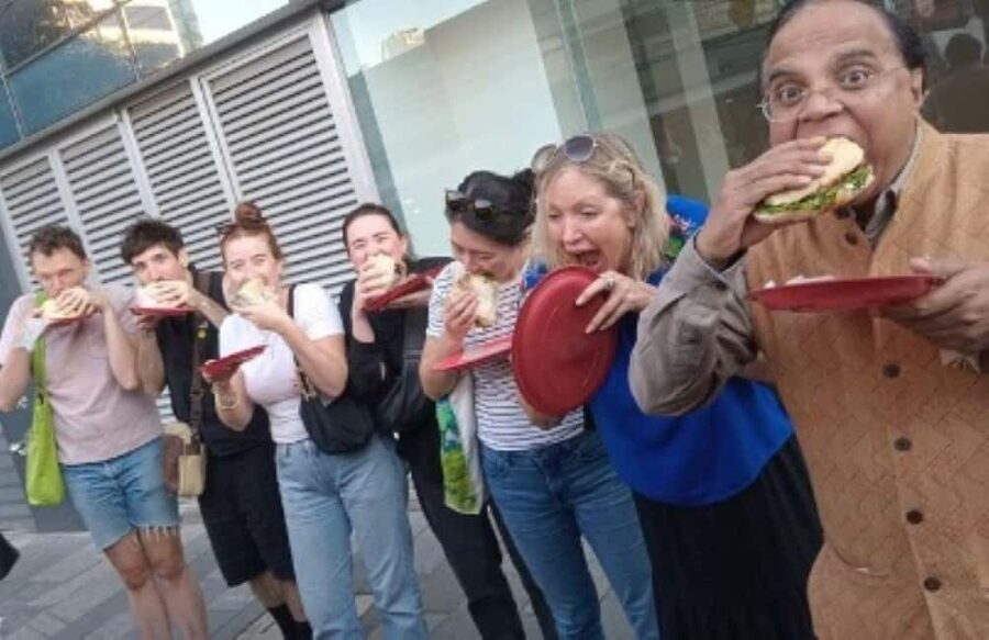 Mexico City: Vegan and Vegetarian Street Food Adventure - Paseo de la Reforma and the city between meals