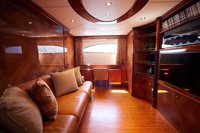Number Juan 100ft Yacht Azimut Rental - Cruising the Sea of Cortez toward Cabo’s coastal views