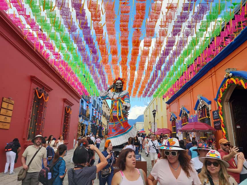 Oaxaca: Day of the Dead Evening Walking Tour with Dinner - Starting at Plaza Cruz de Piedra