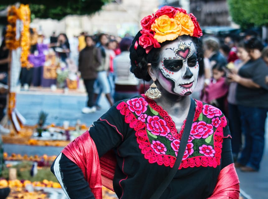 Oaxaca: Day of the Dead Evening Walking Tour with Dinner - Walking distance, timing, and practical comfort