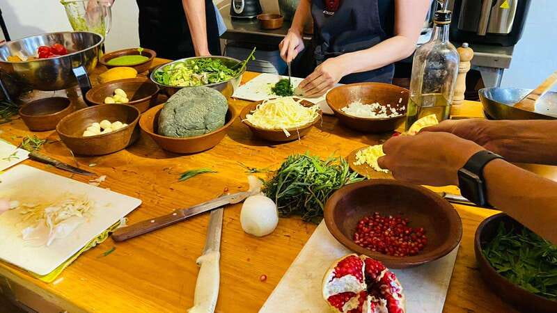Oaxaca: Oaxacan Mole Workshop with a Traditional Cook - Learning what gives Oaxacan mole its character