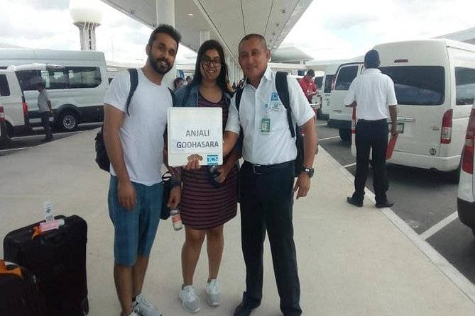 One-way private transportation Cancun Airport - Cancun Hotel Zone - Finding the blue TCS sign