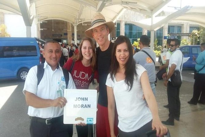 One-way private transportation Cancun Airport - Cancun Hotel Zone - The airport exit is the hardest part
