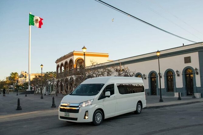 Premier Airport Shuttle Service for Seamless Transport in Cabo - How the service handles groups and luggage