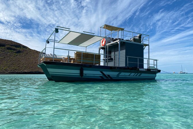 Private Cabo 35ft cat experience Food and open bar included! - The crew is a major part of the value