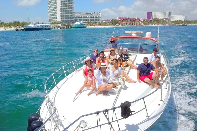Private Luxury Yacht 55FT Rental in Cancun - Four hours: snorkeling and Playa Norte