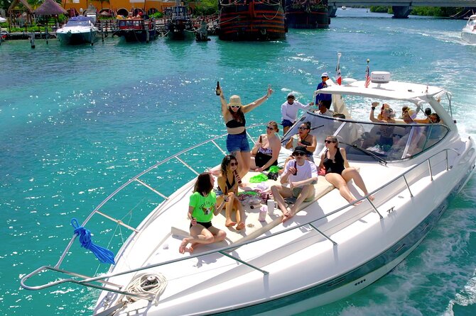 Private Premium Yacht 46FT Rental in Cancún - Price and value for a private group