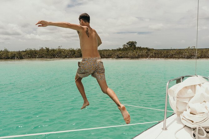 Private sailing tour of Bacalar Lagoon - Bird Island and the clearest swim