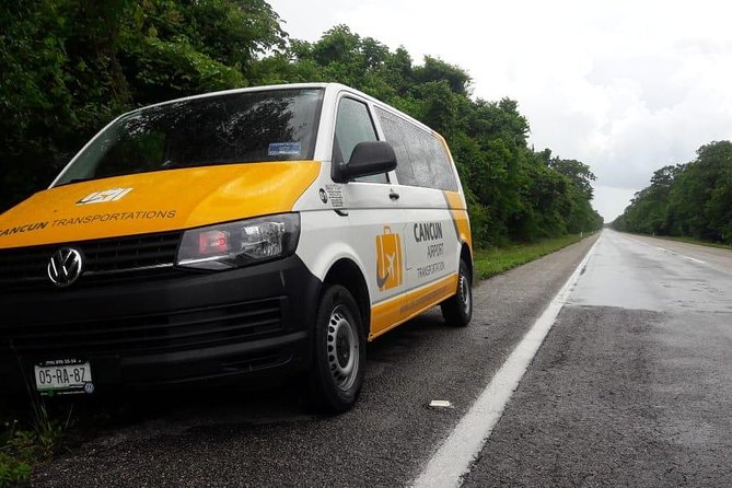 Private Transfer from Cancun Airport to Playa del Carmen - The drive through Cancun toward Playa del Carmen