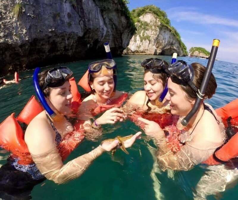Puerto Vallarta: Los Arcos Islands Boat Tour and Snorkeling - Meeting the guide in Puerto Vallarta