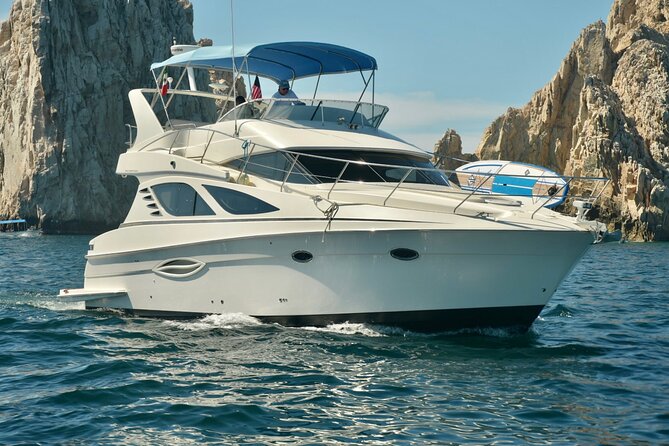 Pura Vida Yacht 42 FT with all inclusive service in Cabo - Medano Beach: an easygoing middle stop