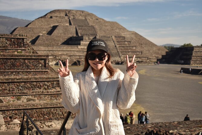 Pyramids of Teotihuacan and restaurant la Gruta (Original) - The shared shuttle and Mexico City traffic