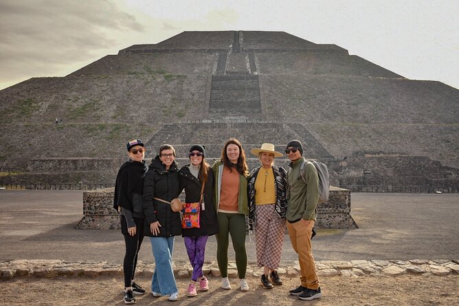 Pyramids of Teotihuacan and restaurant la Gruta (Original) - La Gruta: a cave setting with a separate bill