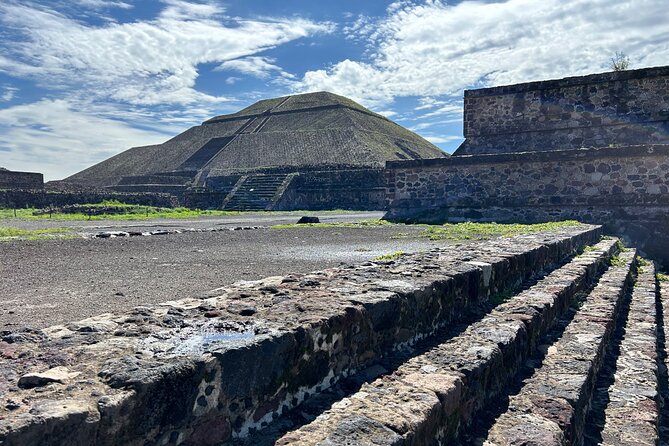 Pyramids of Teotihuacan Dawn (Tequila and Mezcal Tasting) - Key points at a glance