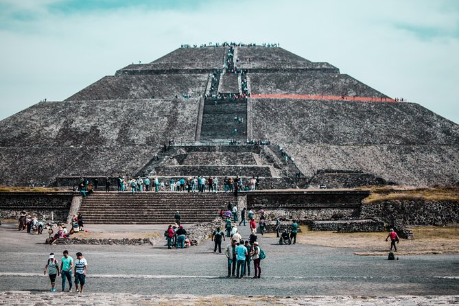 Pyramids of Teotihuacan, Guadalupe Shrine & Tlatelolco Tour - The Basilica of Guadalupe deserves more time