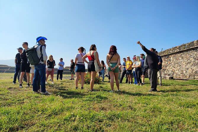 Pyramids of Teotihuacan without traps for tourists morning or afternoon - Who will get the most from this tour?