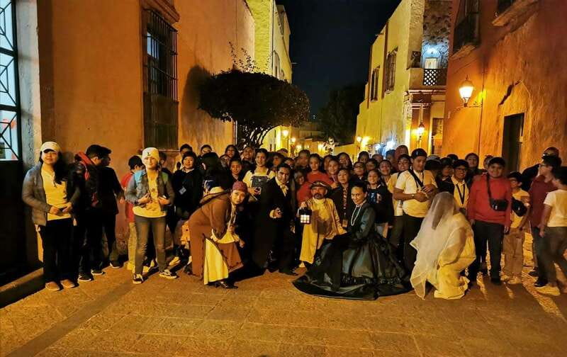 Querétaro: Leyendas Santiago de Querétaro. El Tour - The Neighborhood of the Cross