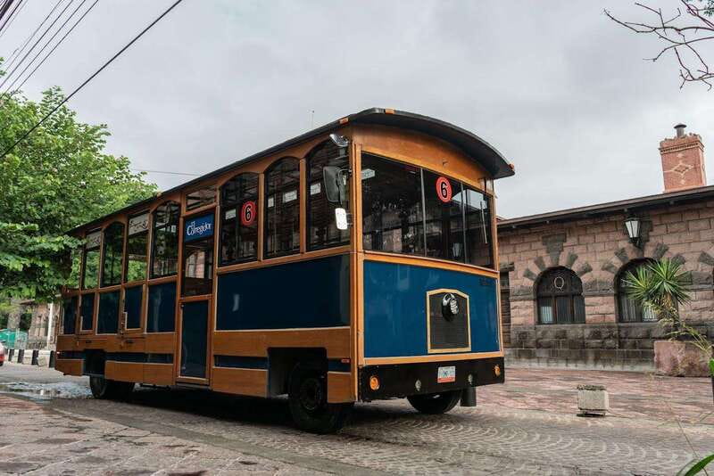 Querétaro: Tranvia Classic Trolley Car Guided Tour - Route 1: the Acueducto, churches, and Jardín Zenea