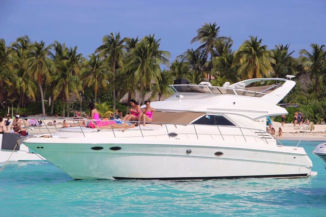 Rent a Private 46ft Yacht in Cancun - Crew service can make or break the day
