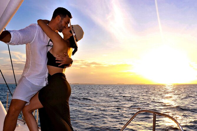 Riviera Maya Luxury Sunset Sailing plus Light Dinner and Open Bar - What the light dinner really includes