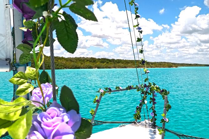Sail 4hr in the most SECRET Spot of Bacalar and Beach Club. - Swimming in the lagoon’s largest cenote