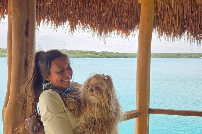 Sail 4hr in the most SECRET Spot of Bacalar and Beach Club. - A picnic with seven shades of blue