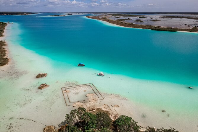 Sailboat tour across the seven colors lagoon in Bacalar - Why Bacalar is best approached from the water
