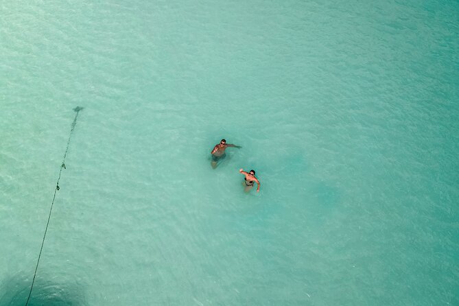 Sailboat tour across the seven colors lagoon in Bacalar - Sailing the Seven Colors Lagoon