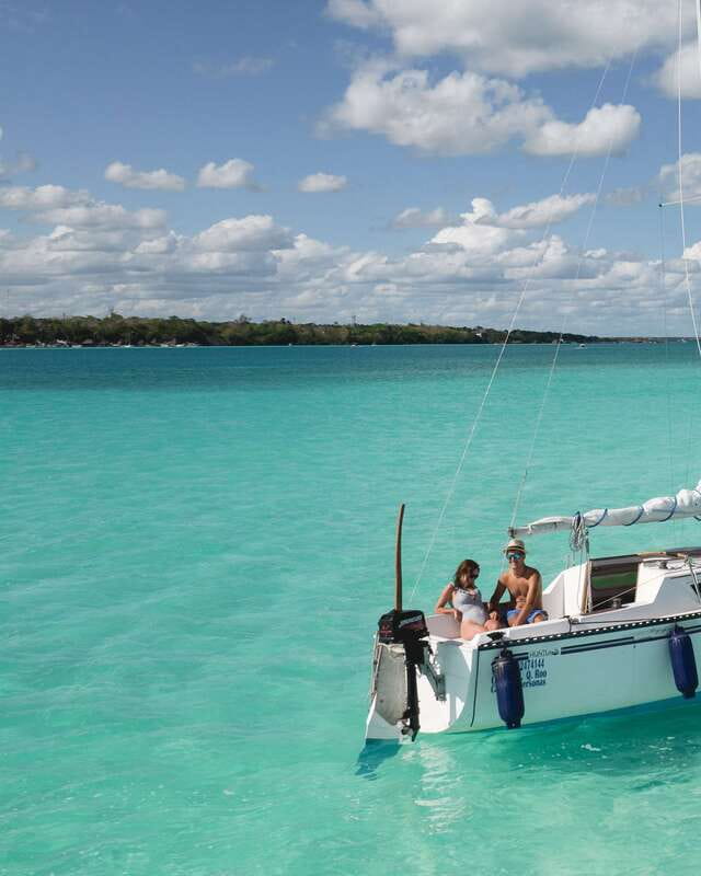 Sailboat tour in the seven colors lagoon of Bacalar - Key points before you book