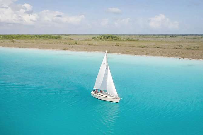 Sailing Tour through the Lagoon of the 7 Colors - Cruising Lake Bacalar and watching the colors change
