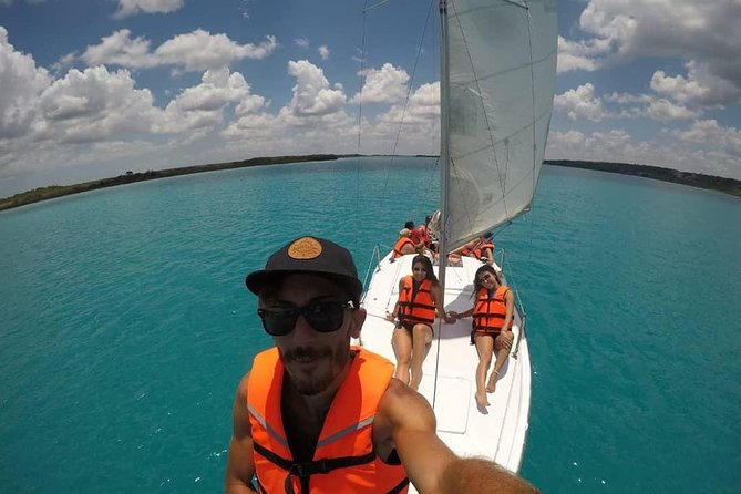 Sailing Tour through the Laguna de los Siete Colores - Fruit, beer, and a welcome pause