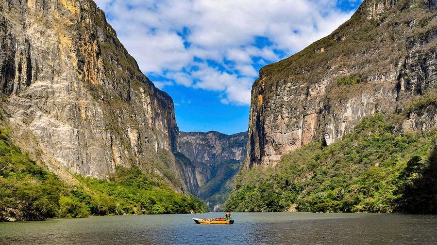San Cristóbal: Canyon, Viewpoints & Chiapa de Corzo Tour - Guides, language, and the human side of the trip