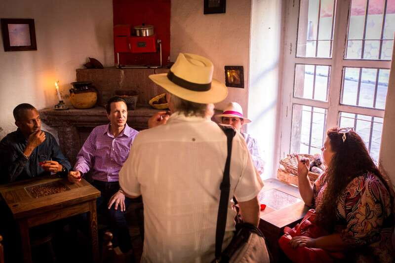 San Miguel de Allende: Chocolate Tasting and Walking Tour - Walking through San Miguel’s colonial center