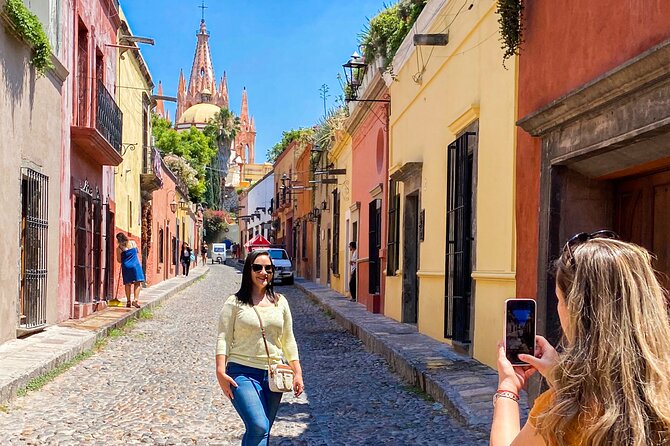 San Miguel de Allende Tour from Mexico City - The central garden and the pink parish