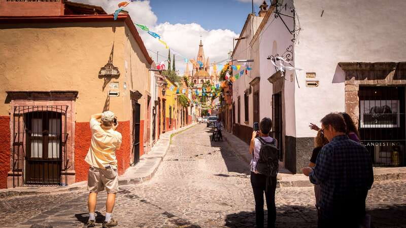 San Miguel: Landmarks and Lunch Walking Tour in English - What you receive for $55