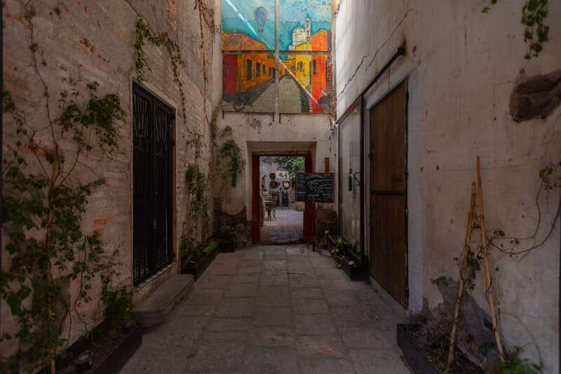 San Miguel: Landmarks and Lunch Walking Tour in English - Churches, markets, and everyday San Miguel