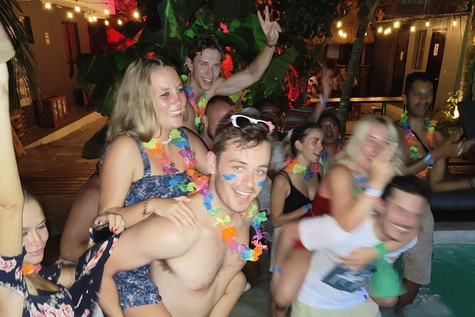 Social PubCrawl Playa del Carmen - Dick and Willys Daiquiri Bar: a friendly start by the beach