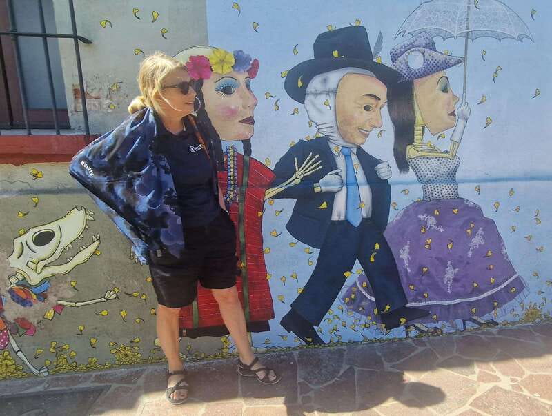 Street Art with an artist - Xochimilco: painted walls with more context