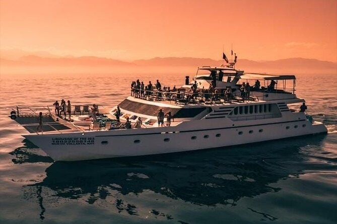 Sunsets and Whales Mega Yachts ALL INCLUSIVE: Puerto Vallarta - The premium open bar and light meal